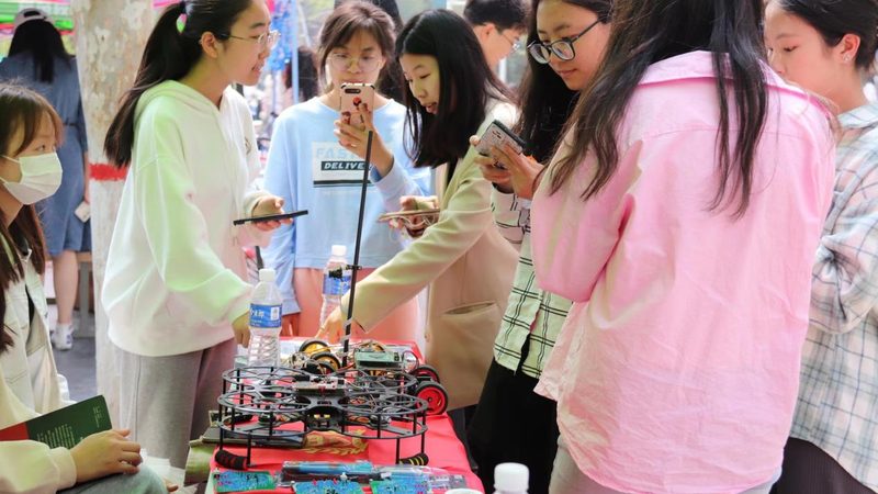 小标题：关注数据分析公司的实力与资质
